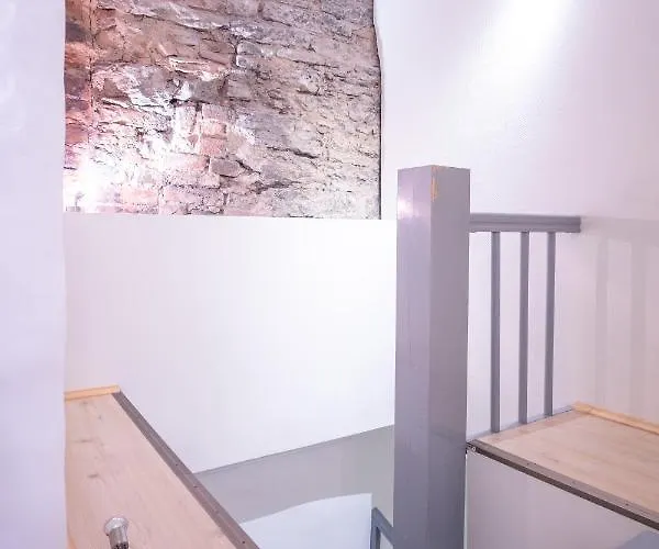 Dream - Bright 2-bedroom 2-floor Old Town 아파트 탈린