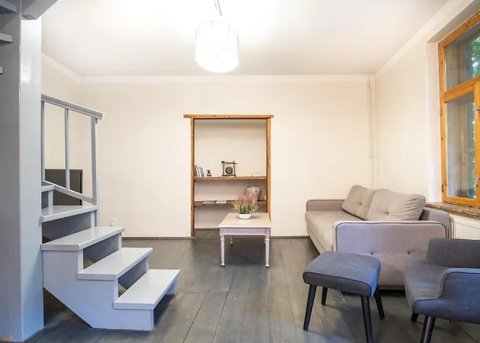 Dream - Bright 2-bedroom 2-floor Old Town Apartment