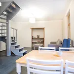 Dream - Bright 2-bedroom 2-floor Old Town Apartman